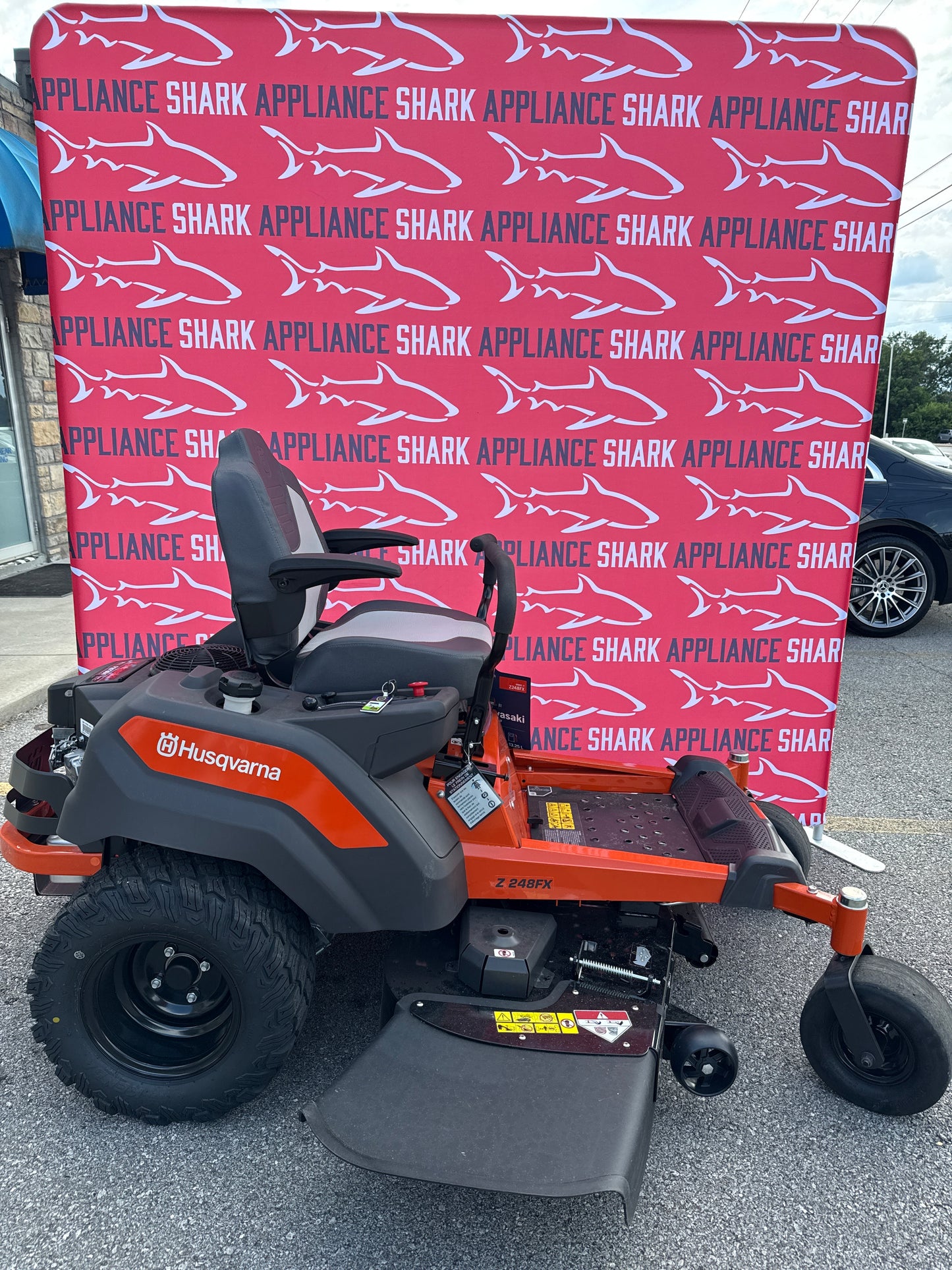 Save on Husqvarna zero-turn lawn mower at Appliance Shark. Overland Park, KS's premier scratch-dent appliance store.