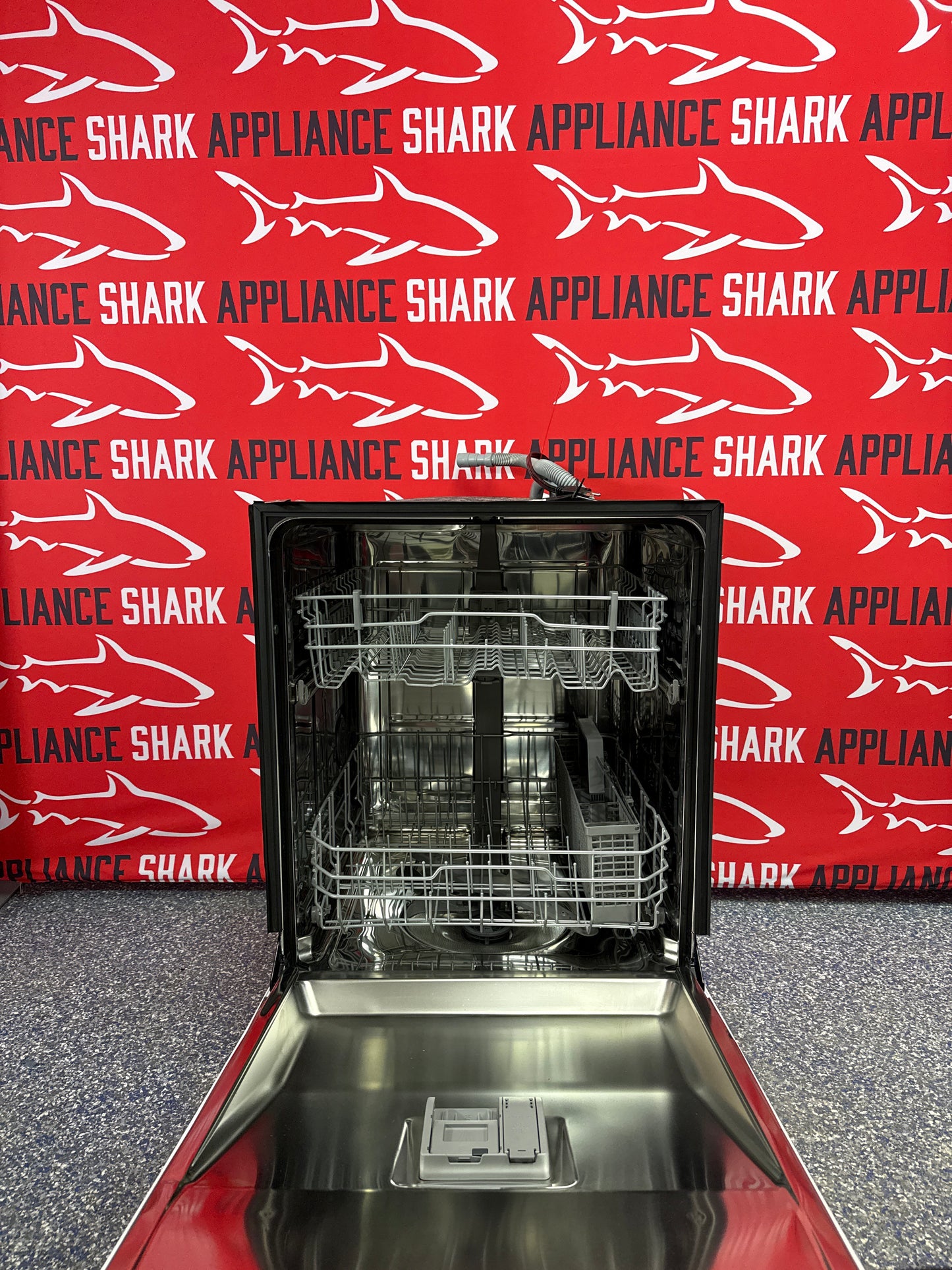 Scratch-dent LG built-in dishwasher at Appliance Shark. Kansas City’s best dishwasher store.