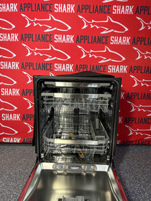 Scratch-dent LG smart built-in dishwasher at Appliance Shark. Kansas City’s best dishwasher store.