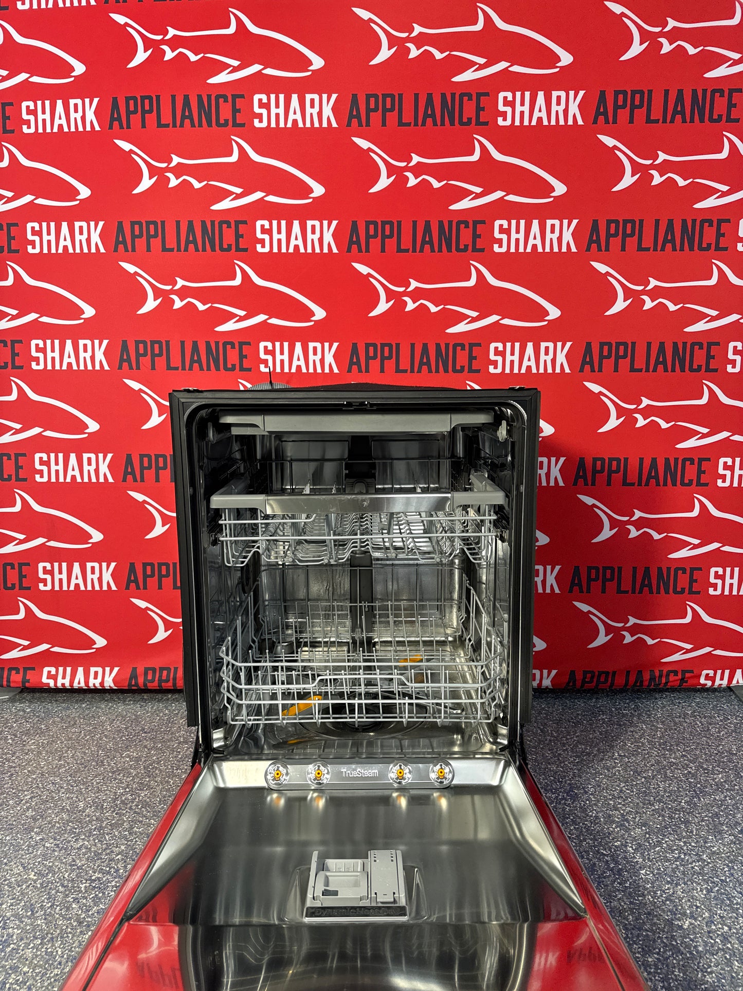 Discount LG built-in dishwasher at Appliance Shark. Overland Park, KS’s premier scratch-dent appliance store.