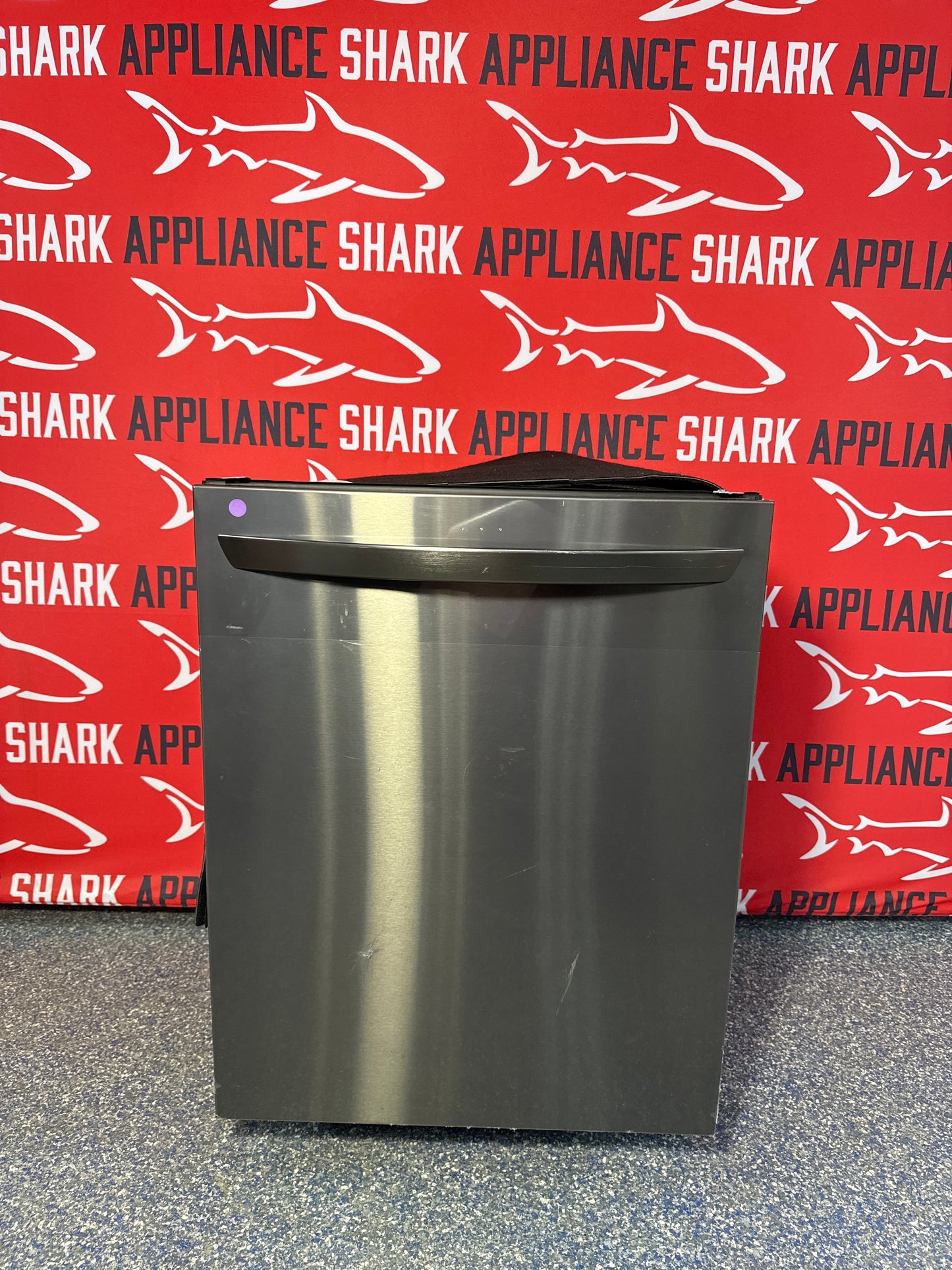 Discount LG smart built-in dishwasher at Appliance Shark. Overland Park, KS’s premier scratch-dent appliance store.