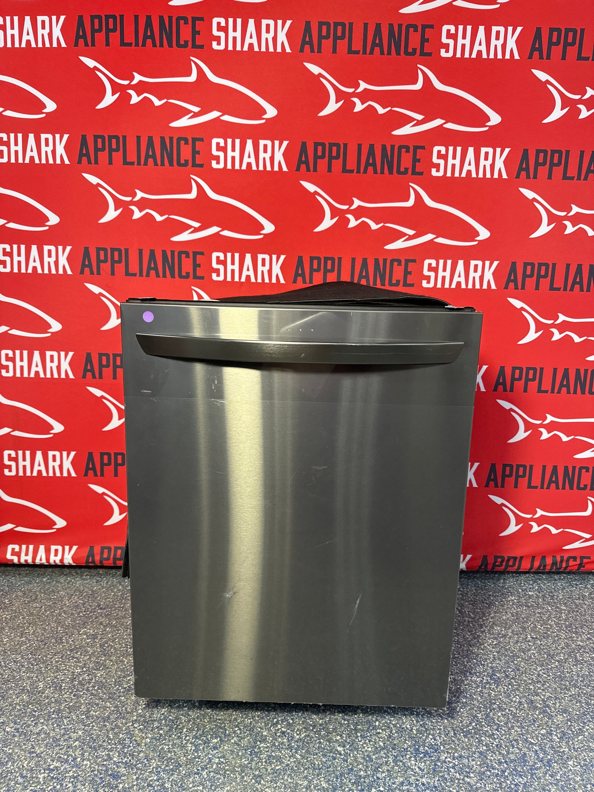 Discount LG smart built-in dishwasher at Appliance Shark. Overland Park, KS’s premier scratch-dent appliance store.