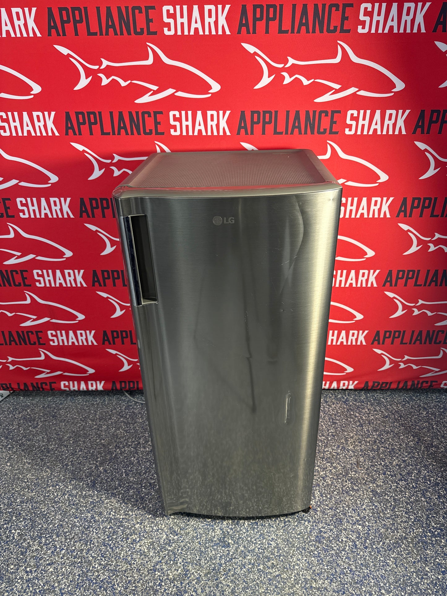 Discount LG single door refrigerator at Appliance Shark. Overland Park, KS’s premier scratch-dent appliance store.