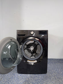 Scratch-dent LG front load washer at Appliance Shark. Overland Park, KS’s premier washer store.