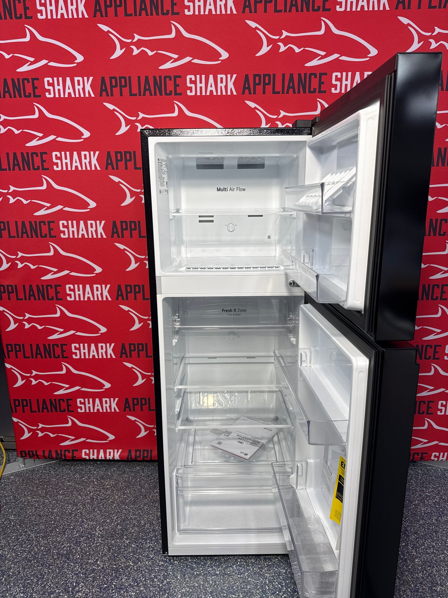 Scratch-dent LG top freezer refrigerator at Appliance Shark. Kansas City's best scratch-dent appliance store.