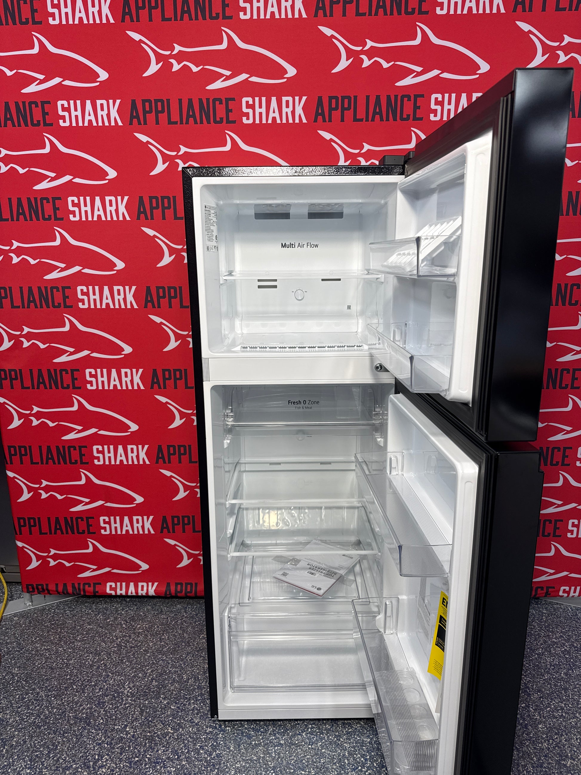 Scratch-dent LG top freezer refrigerator at Appliance Shark. Kansas City's best scratch-dent appliance store.