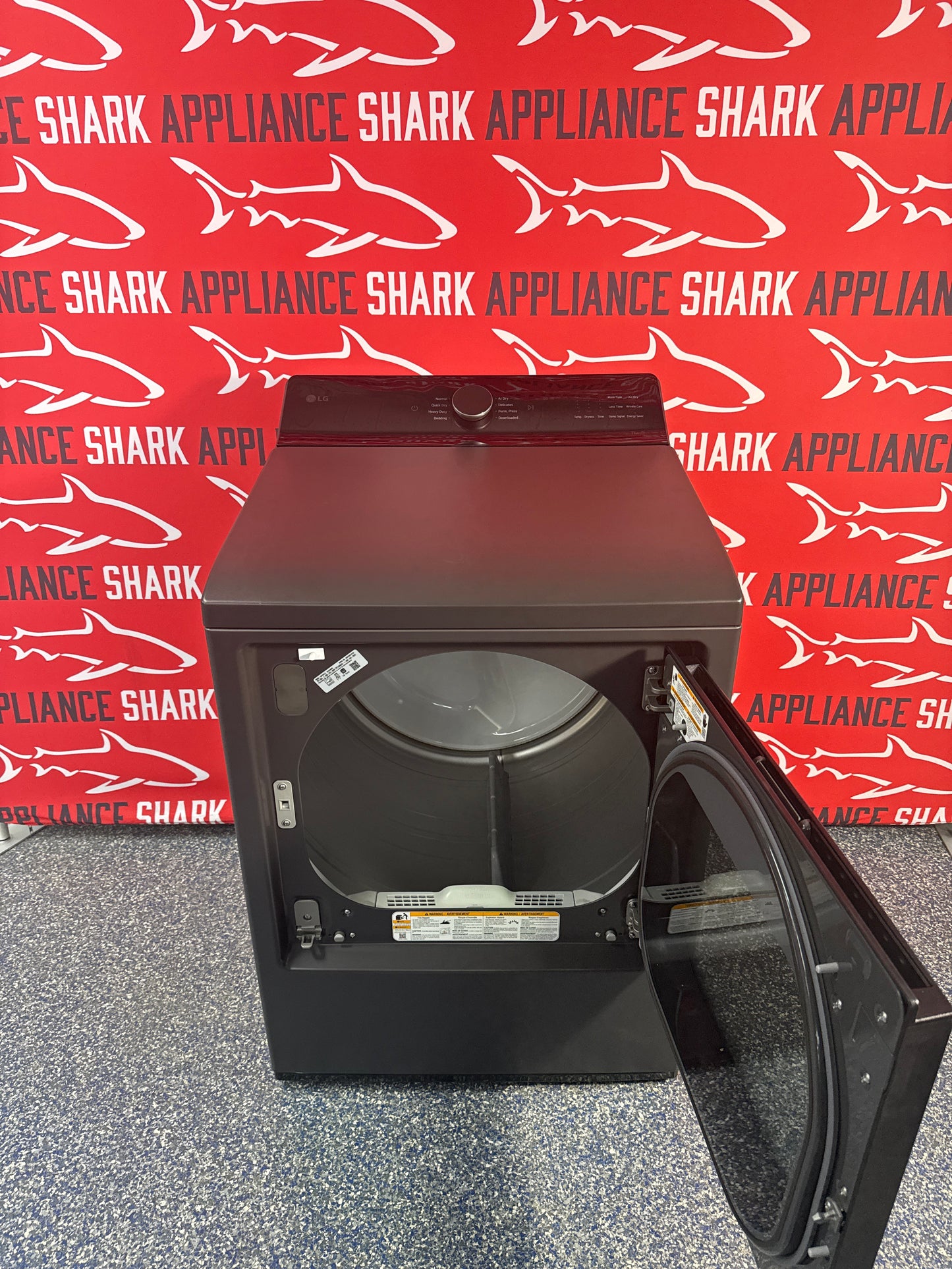 Save on an LG 7.3 cu ft electric dryer with AI sensor dry at Appliance Shark. Overland Park, KS's top scratch-dent appliance store.