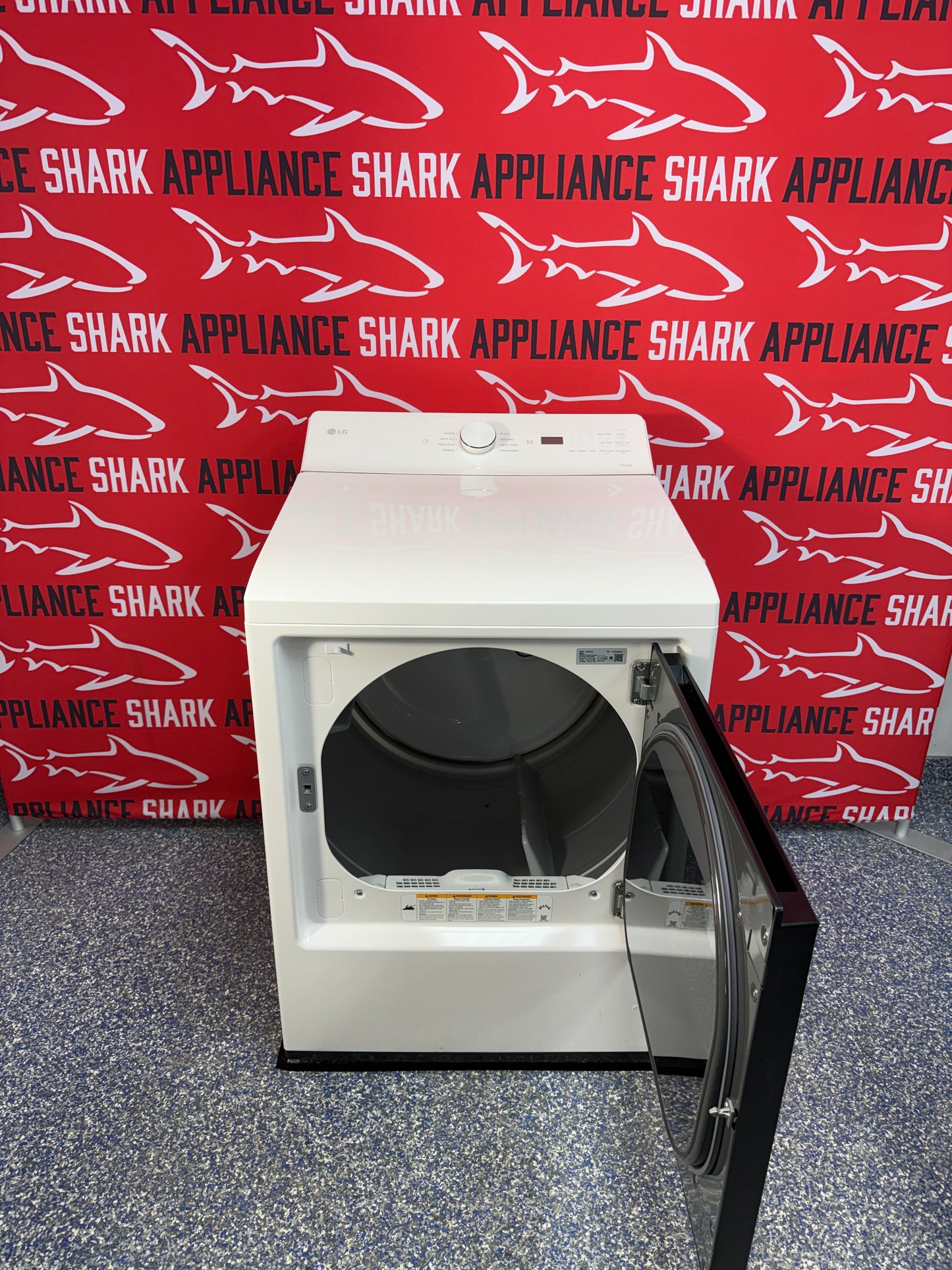 Scratch-dent LG gas dryer at Appliance Shark. Kansas City’s best appliance store.