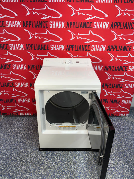 Scratch-dent LG gas dryer at Appliance Shark. Kansas City’s best appliance store.