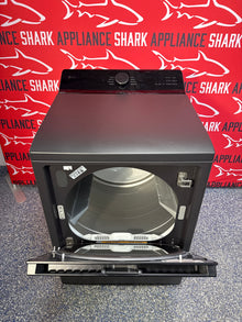 Scratch-dent LG gas dryer at Appliance Shark. Kansas City's best appliance store.