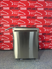 Save on an LG front control built-in dishwasher with QuadWash at Appliance Shark. Overland Park, KS's top scratch-dent appliance store.