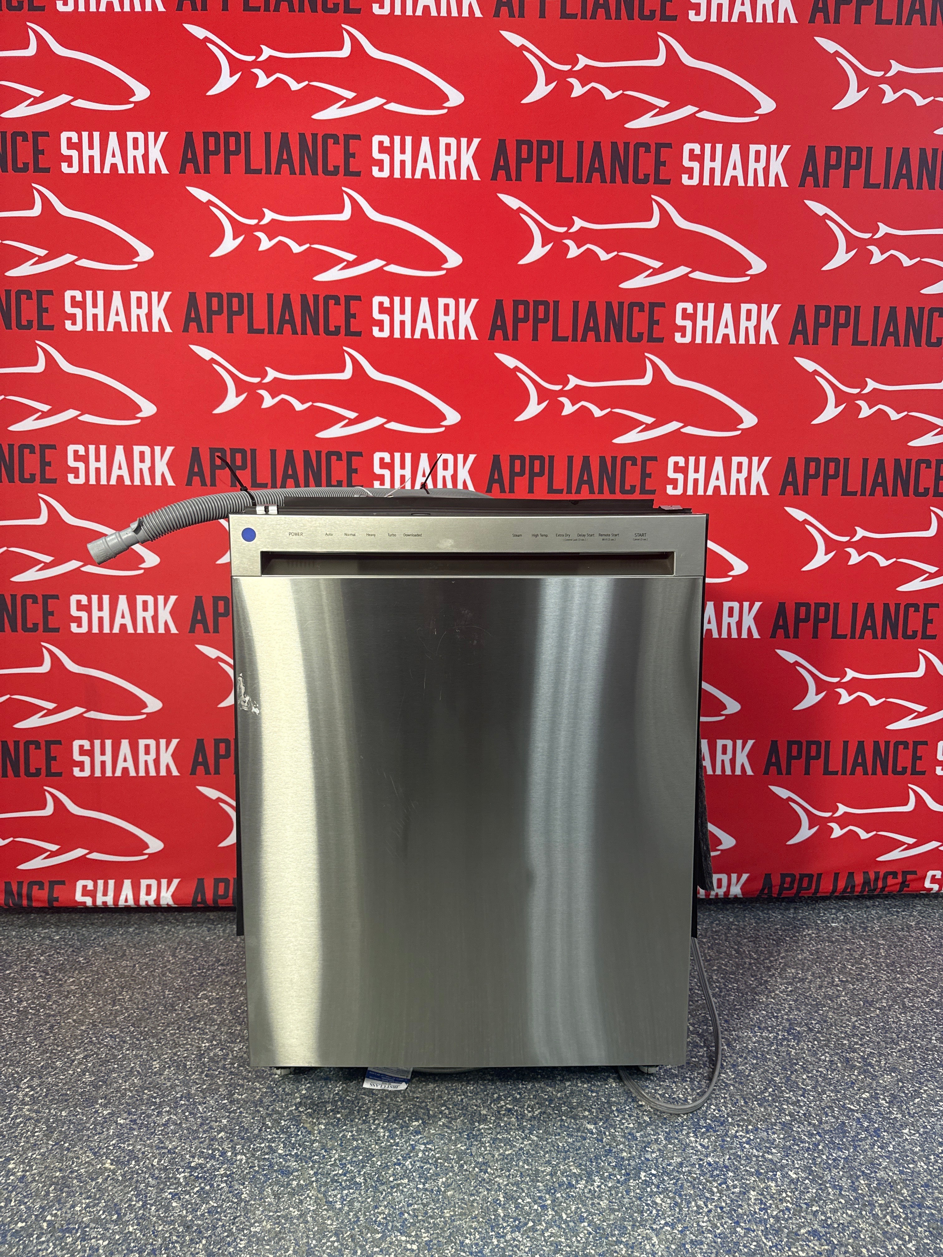 Save on an LG front control built-in dishwasher with QuadWash at Appliance Shark. Overland Park, KS's top scratch-dent appliance store.