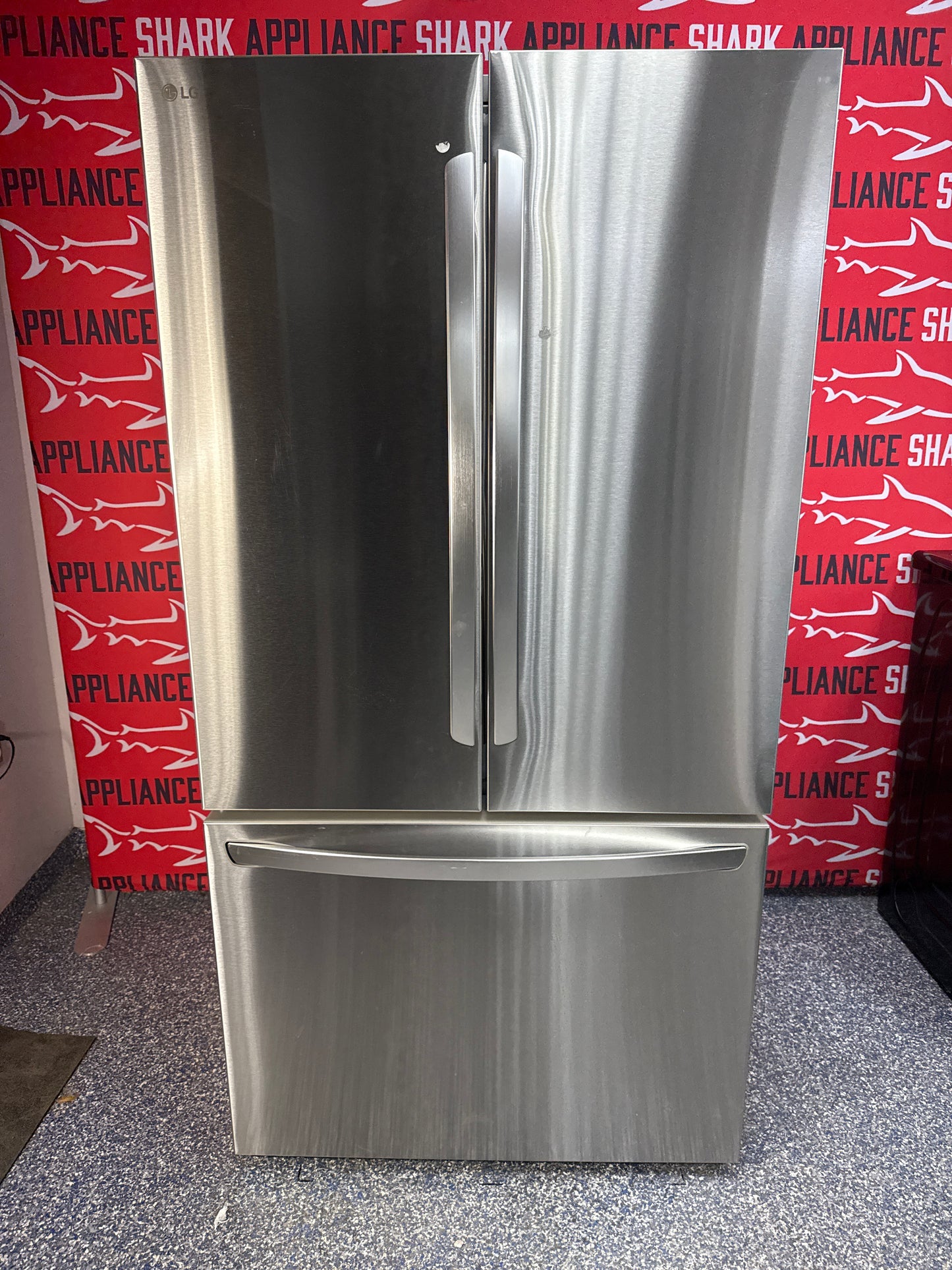 Discount LG French door refrigerator at Appliance Shark. Overland Park, KS’s premier scratch-dent appliance store.