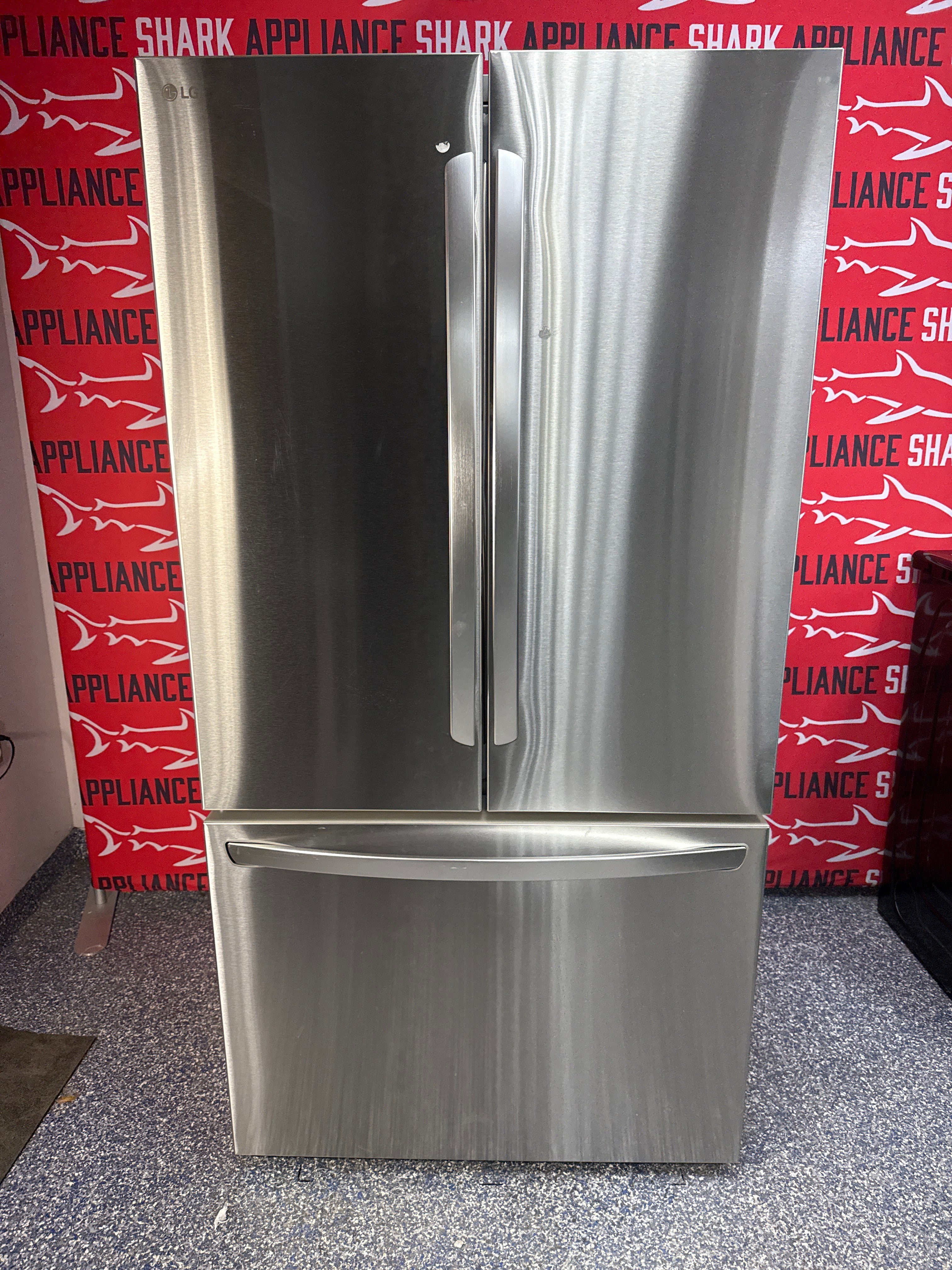 Discount LG French door refrigerator at Appliance Shark. Overland Park, KS’s premier scratch-dent appliance store.
