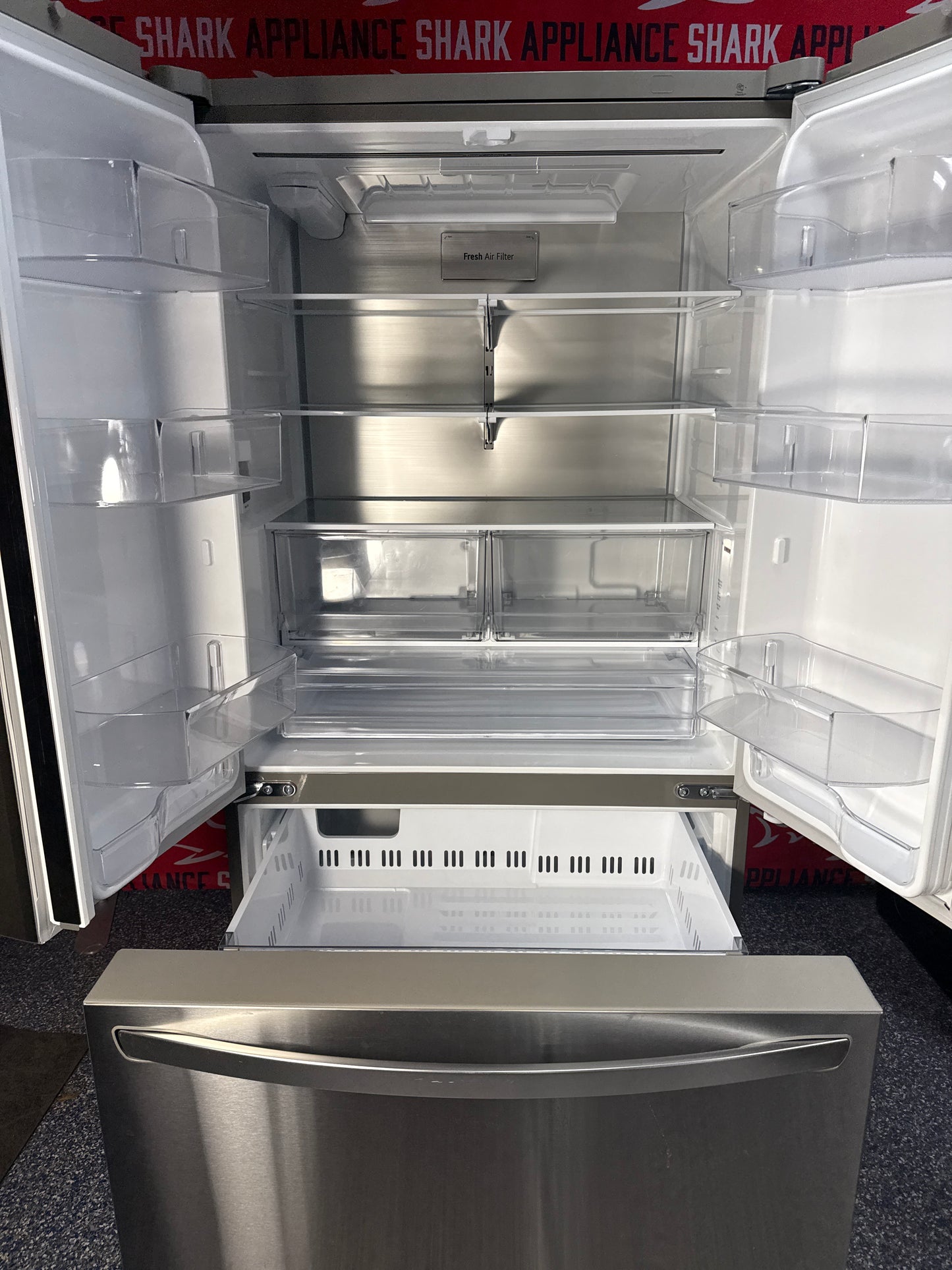 Scratch-dent LG refrigerator at Appliance Shark. Kansas City’s best appliance store.