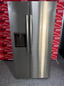 Discount LG side by side refrigerator at Appliance Shark. Overland Park, KS’s premier scratch-dent appliance store.