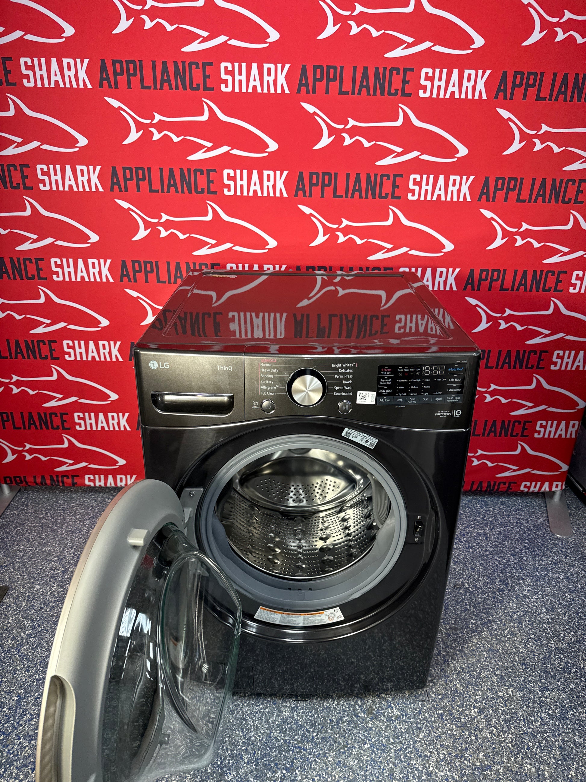 Scratch-dent LG front load washer at Appliance Shark. Kansas City’s best appliance store.