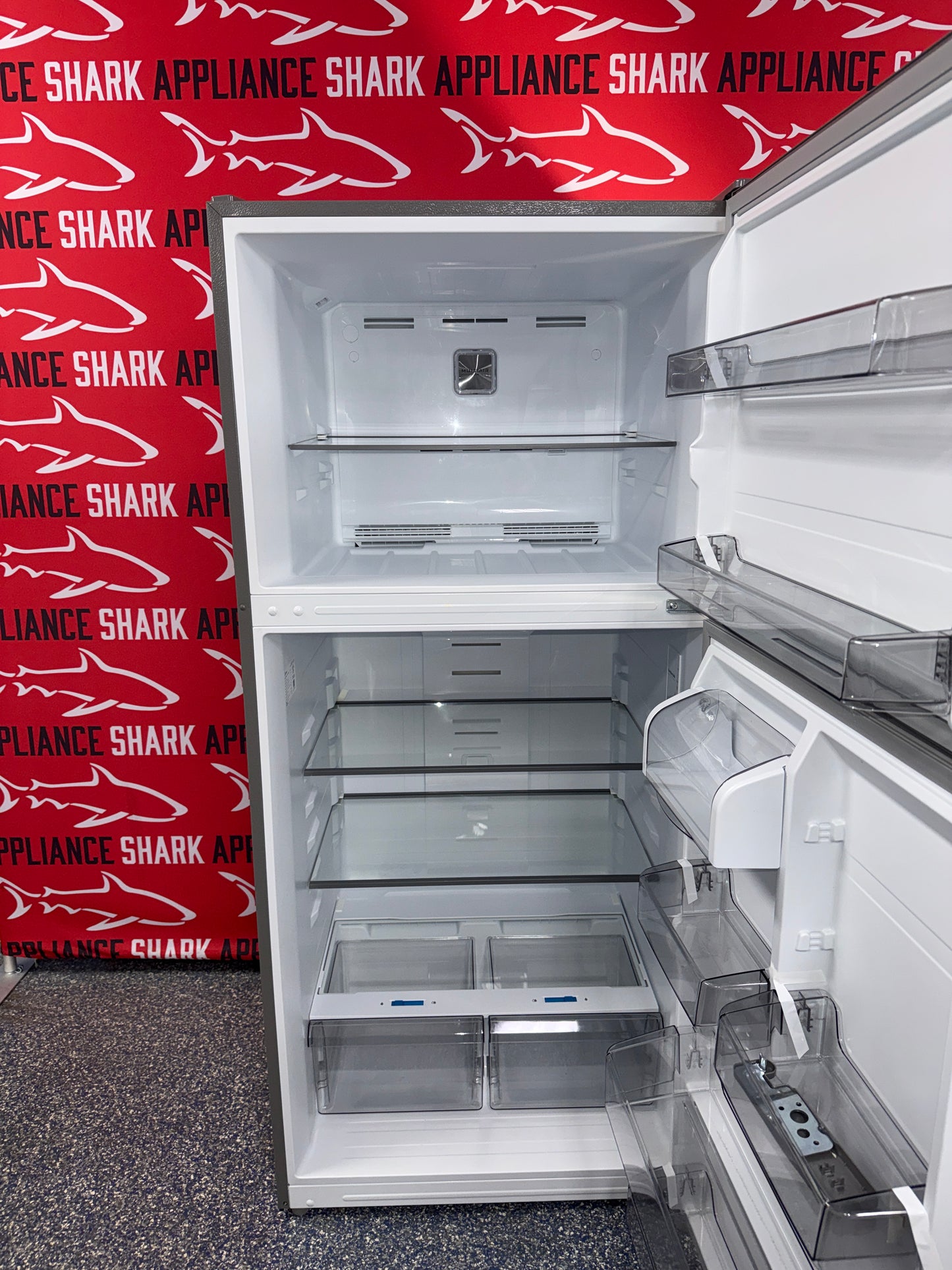 Scratch-dent Midea top freezer refrigerator at Appliance Shark. Kansas City's best scratch-dent appliance store.