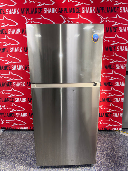 Discount Midea top freezer refrigerator at Appliance Shark. Overland Park, KS's premier scratch-dent appliance store.