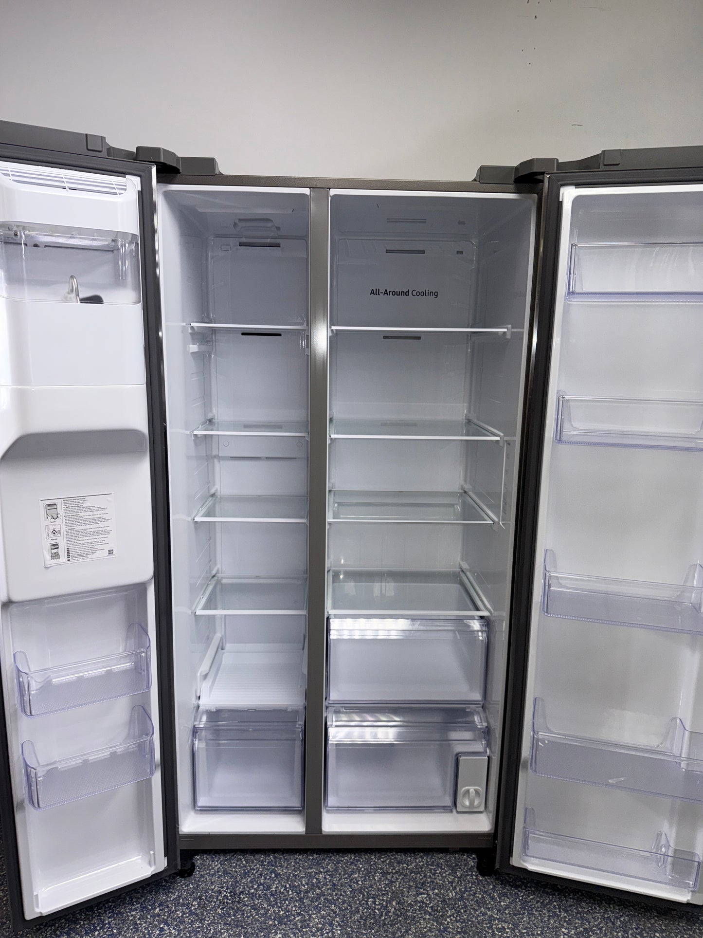 Scratch-dent SAMSUNG side-by-side refrigerator from Appliance Shark, Kansas City’s trusted appliance store.