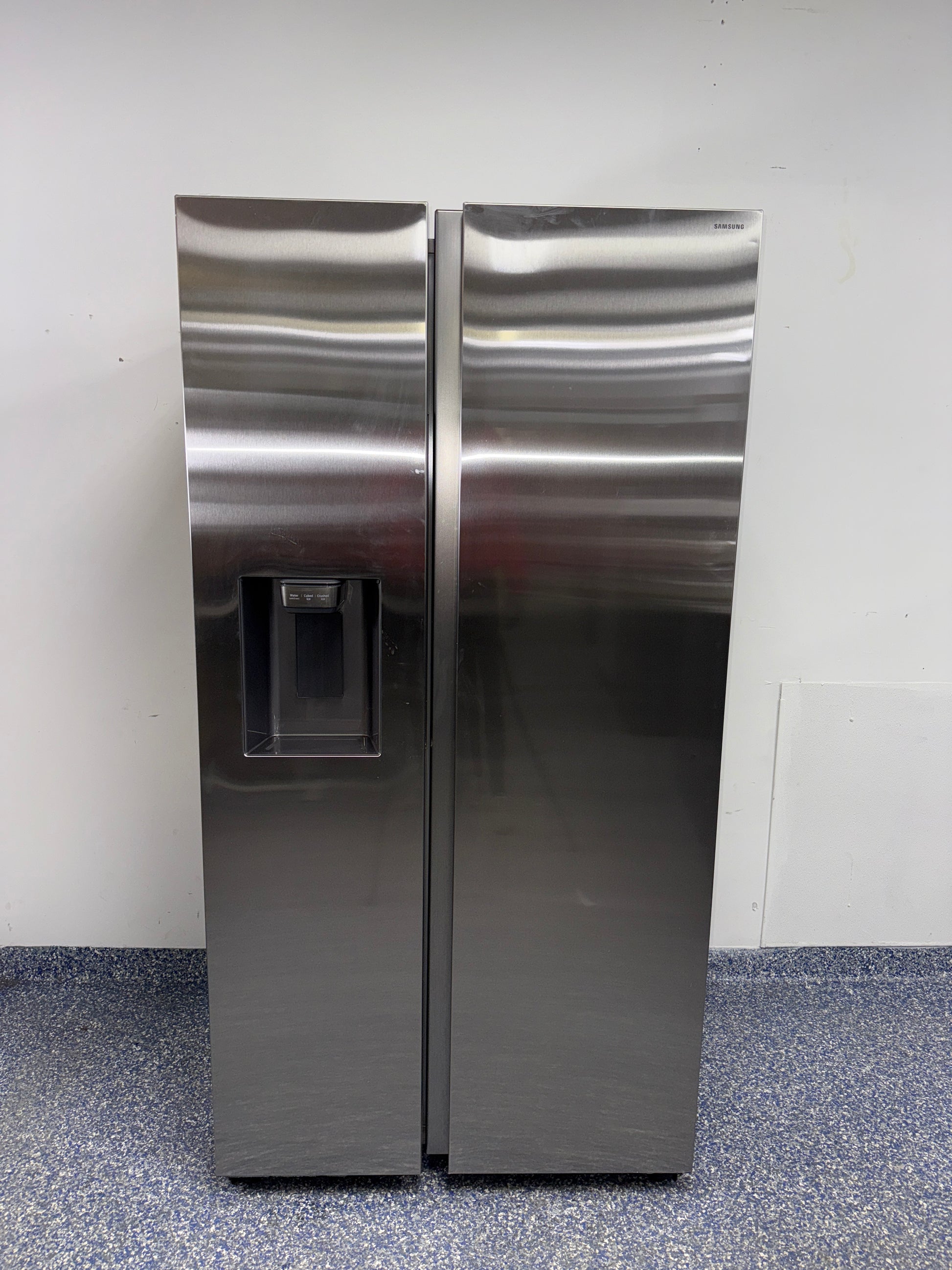 Discount SAMSUNG side-by-side refrigerator at Appliance Shark. Overland Park, KS’s premier scratch-dent appliance store.