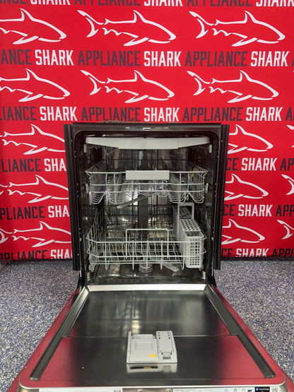 Discount SAMSUNG built-in dishwasher at Appliance Shark. Overland Park, KS’s premier scratch-dent appliance store.
