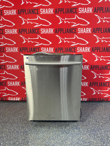 Discount SAMSUNG built-in dishwasher at Appliance Shark. Overland Park, KS’s premier scratch-dent appliance store.