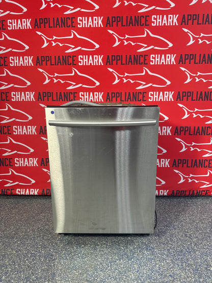 Discount SAMSUNG built-in dishwasher at Appliance Shark. Overland Park, KS’s premier scratch-dent appliance store.