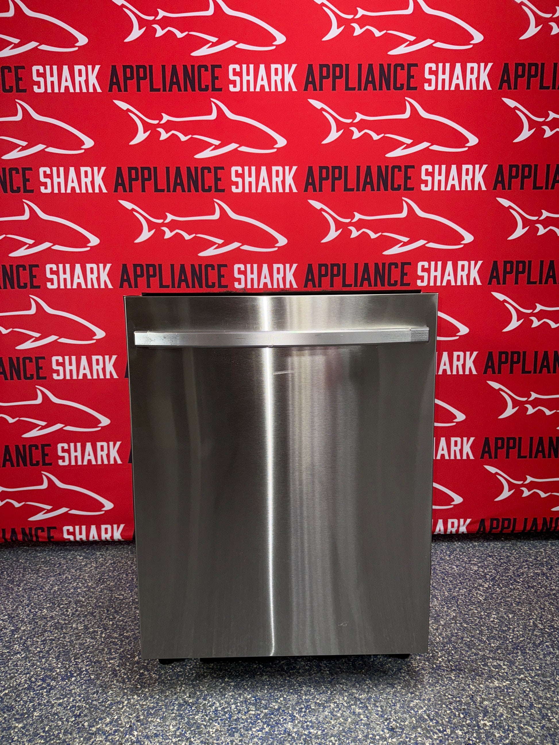 Discount SAMSUNG built-in dishwasher at Appliance Shark. Overland Park, KS’s premier scratch-dent appliance store.