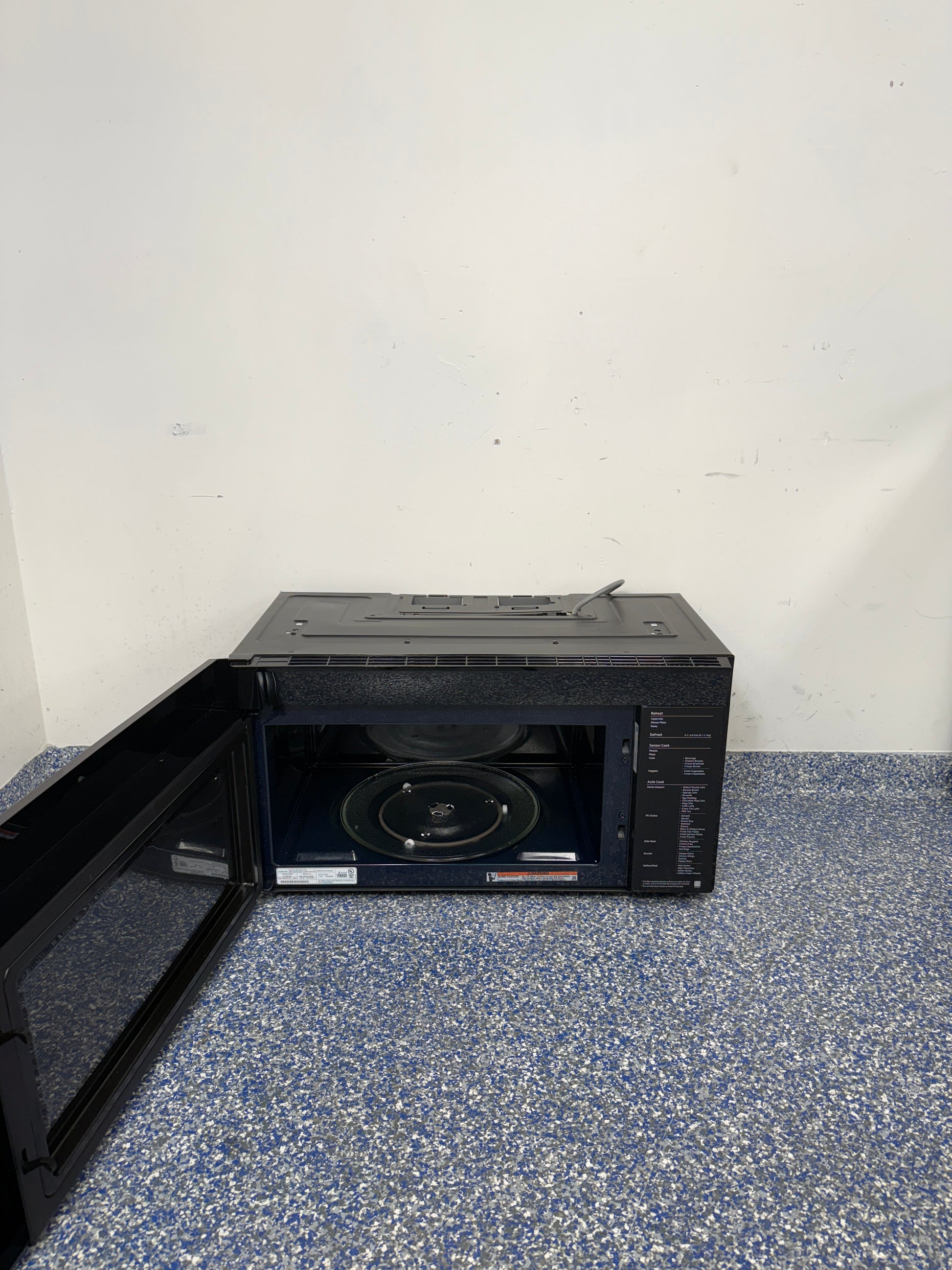 ME21DG6700SR | 30 In. 2.1 Cu.Ft. SAMSUNG Microwave with Sensor Cooking, 1000 Watt, and SmartThings Connectivity at the Best Scratch and Dent Appliance Store in Kansas City Area