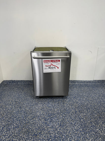 24 In BOSCH 800 Series Built-In Dishwasher with PowerControl Spray Arm, CrystalDry, 24/7 Aquastop, a Large Interior, Sanitization & Half-Load Settings, and Interior Clean with Machine Care at Appliance Shark Scratch and Dent Discount Appliance Store in Overland Park, Kansas