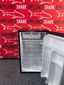 Scratch-dent SIMZLIFE mini refrigerators at Appliance Shark. Kansas City's best scratch-dent appliance store.
