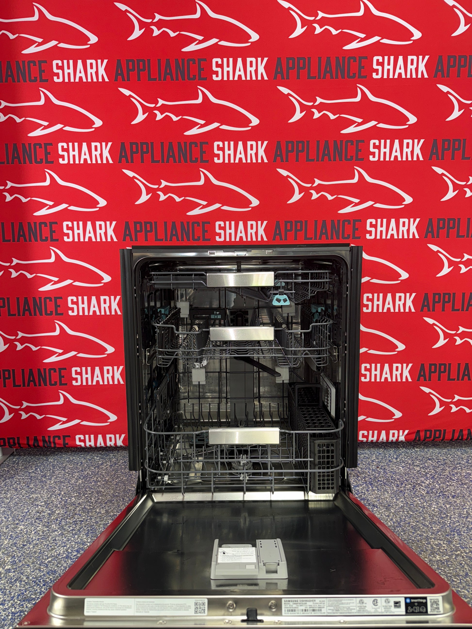 Scratch-dent SAMSUNG built-in smart dishwasher at Appliance Shark. Kansas City’s best dishwasher store.