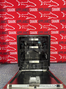 Scratch-dent SAMSUNG built-in smart dishwasher at Appliance Shark. Kansas City’s best dishwasher store.