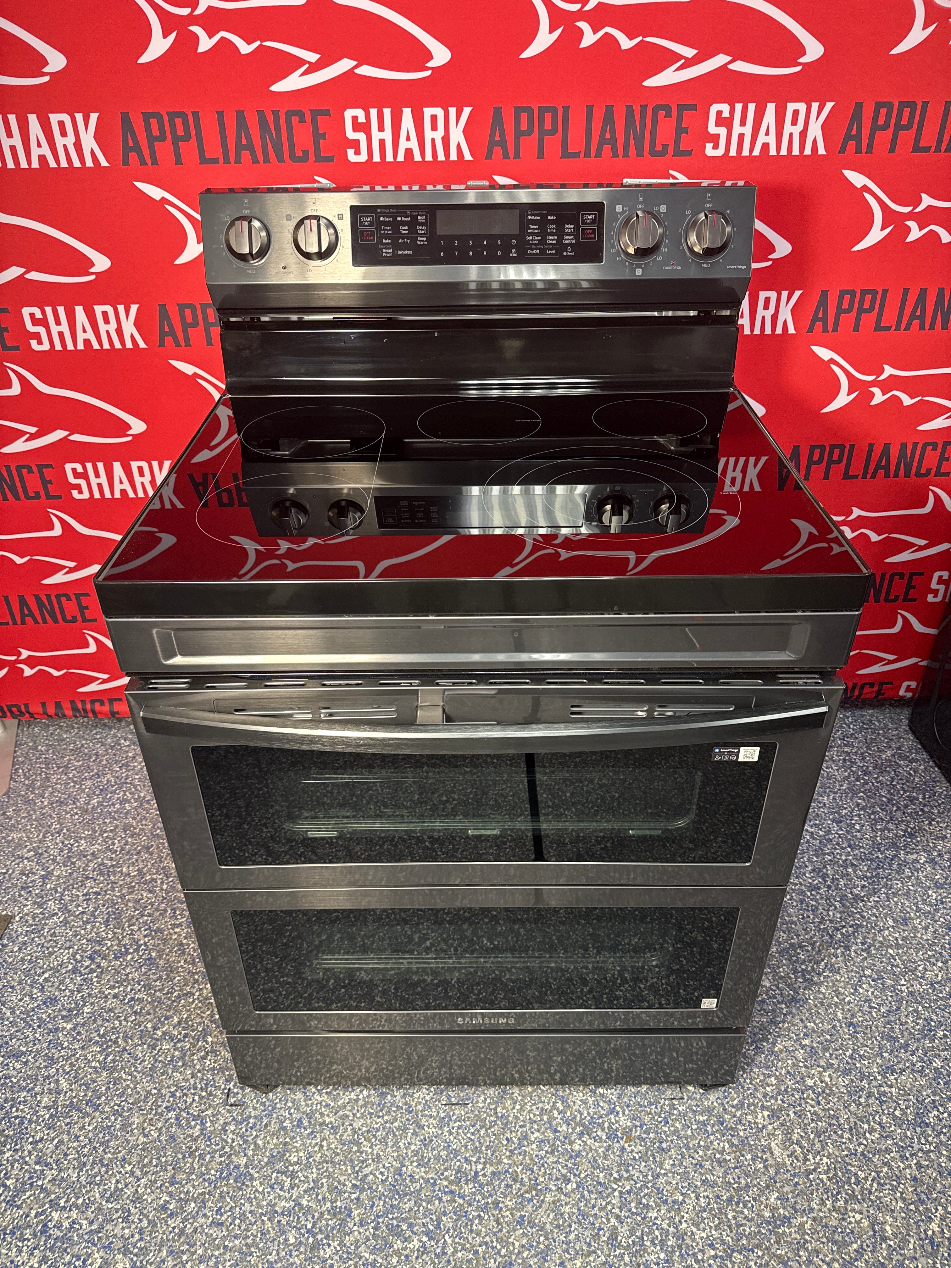 Discount SAMSUNG freestanding electric range at Appliance Shark. Overland Park, KS's premier scratch-dent appliance store.