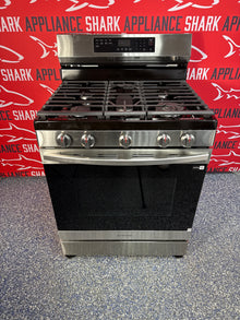 Scratch-dent SAMSUNG gas range at Appliance Shark. Kansas City’s best appliance store.