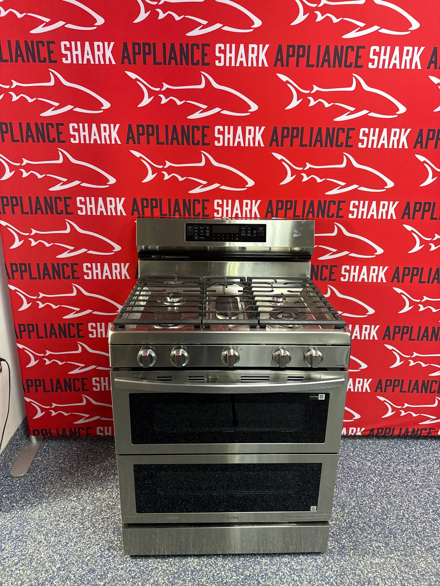 Scratch-dent SAMSUNG gas range at Appliance Shark. Kansas City’s best appliance store.