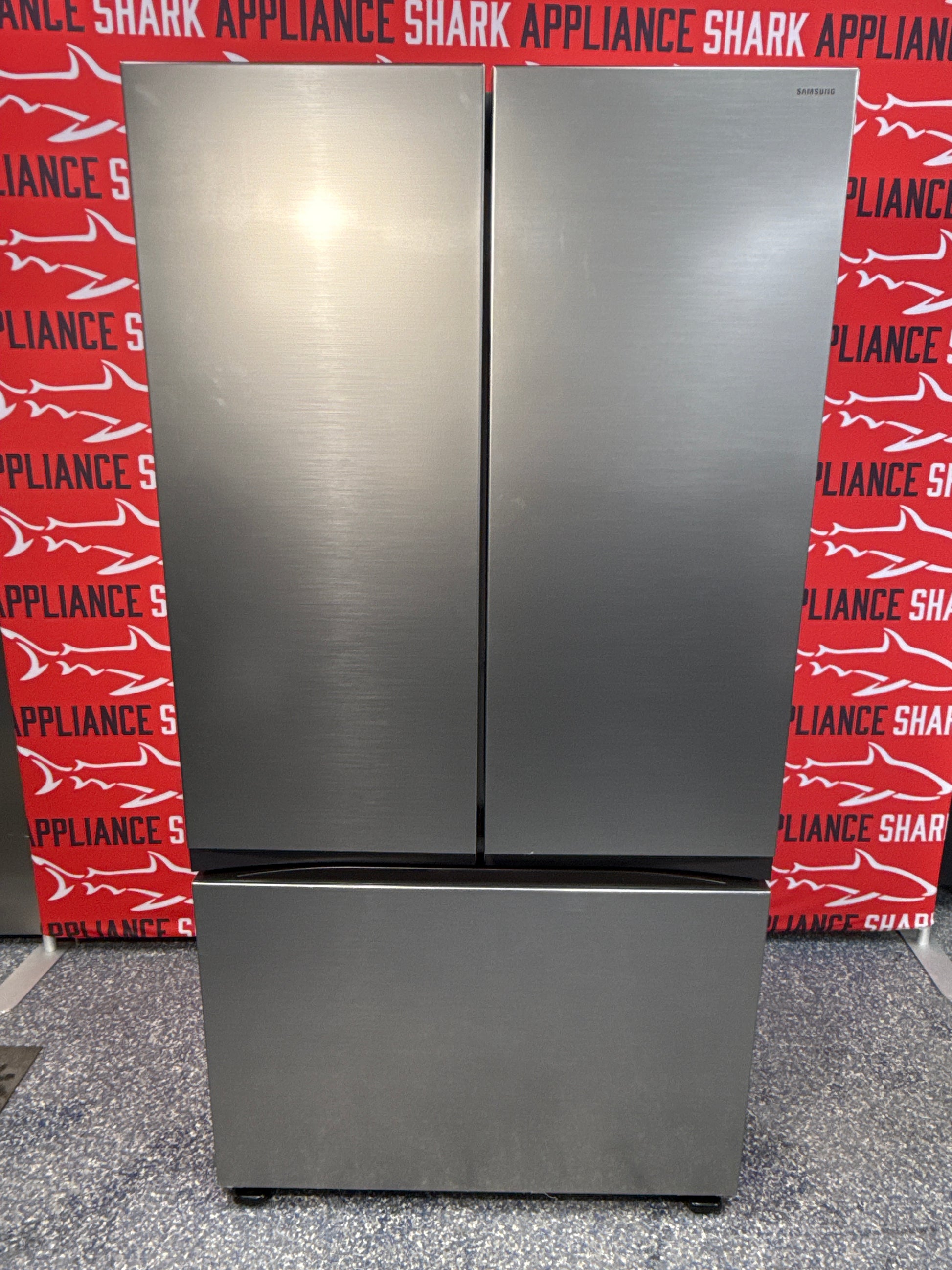 Discount SAMSUNG Mega Capacity French door refrigerator at Appliance Shark. Overland Park, KS's premier scratch-dent appliance store.