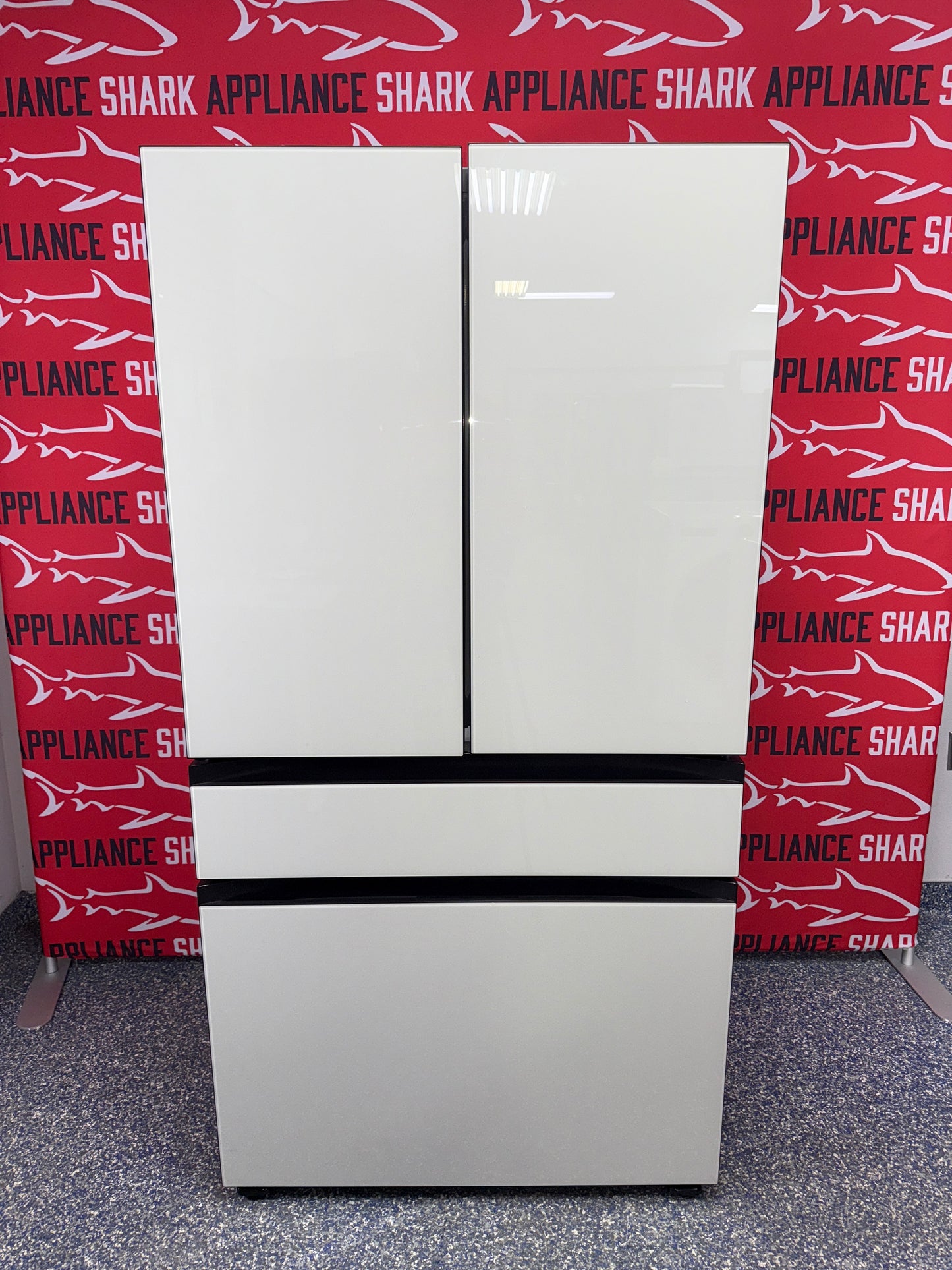 Discount SAMSUNG French door refrigerator at Appliance Shark. Overland Park, KS’s premier scratch-dent appliance store.