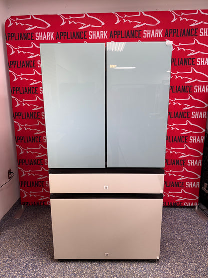 Scratch-dent SAMSUNG refrigerator at Appliance Shark. Kansas City’s best appliance store.