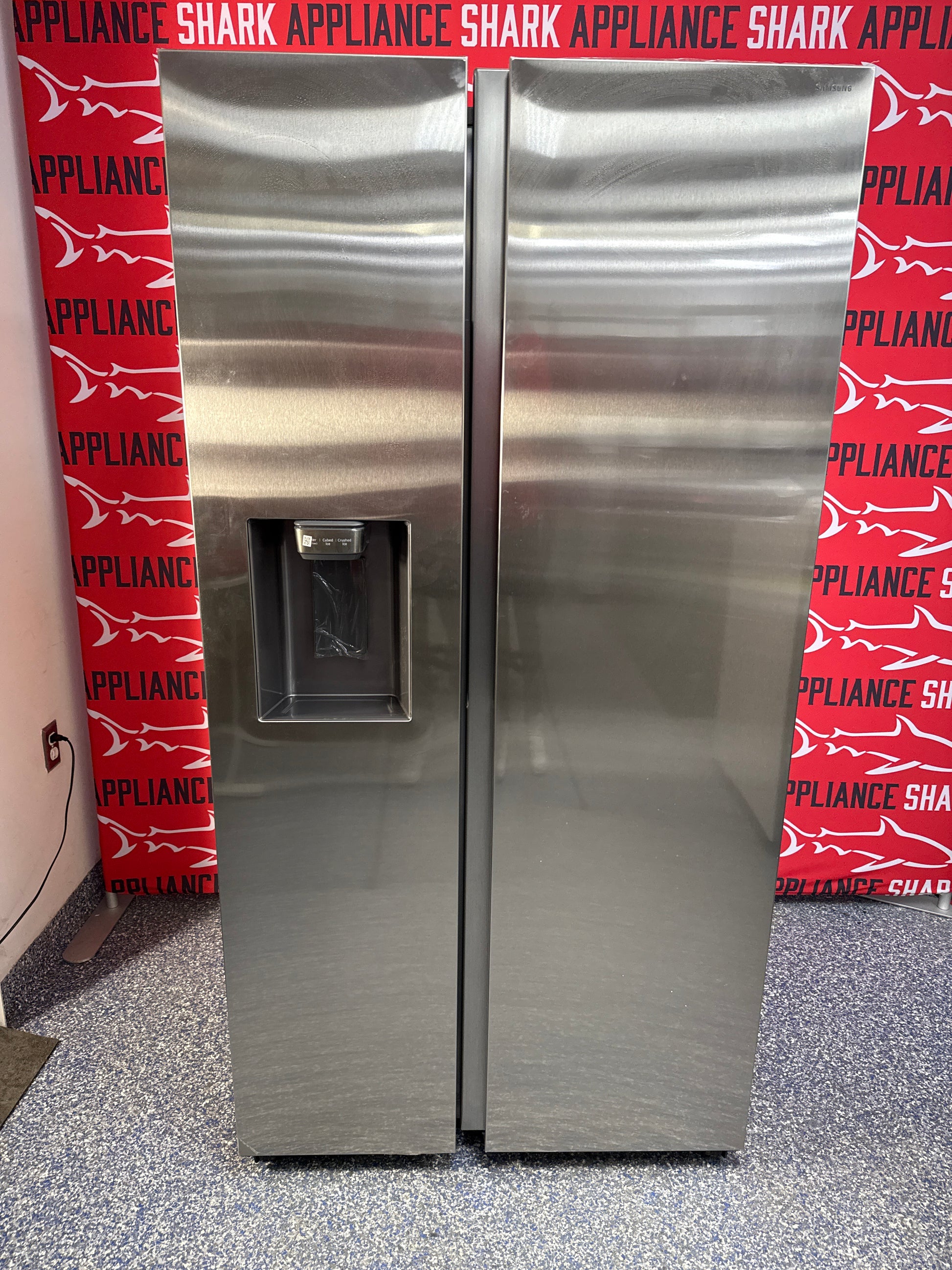 Discount SAMSUNG side by side refrigerator at Appliance Shark. Overland Park, KS’s premier scratch-dent appliance store.