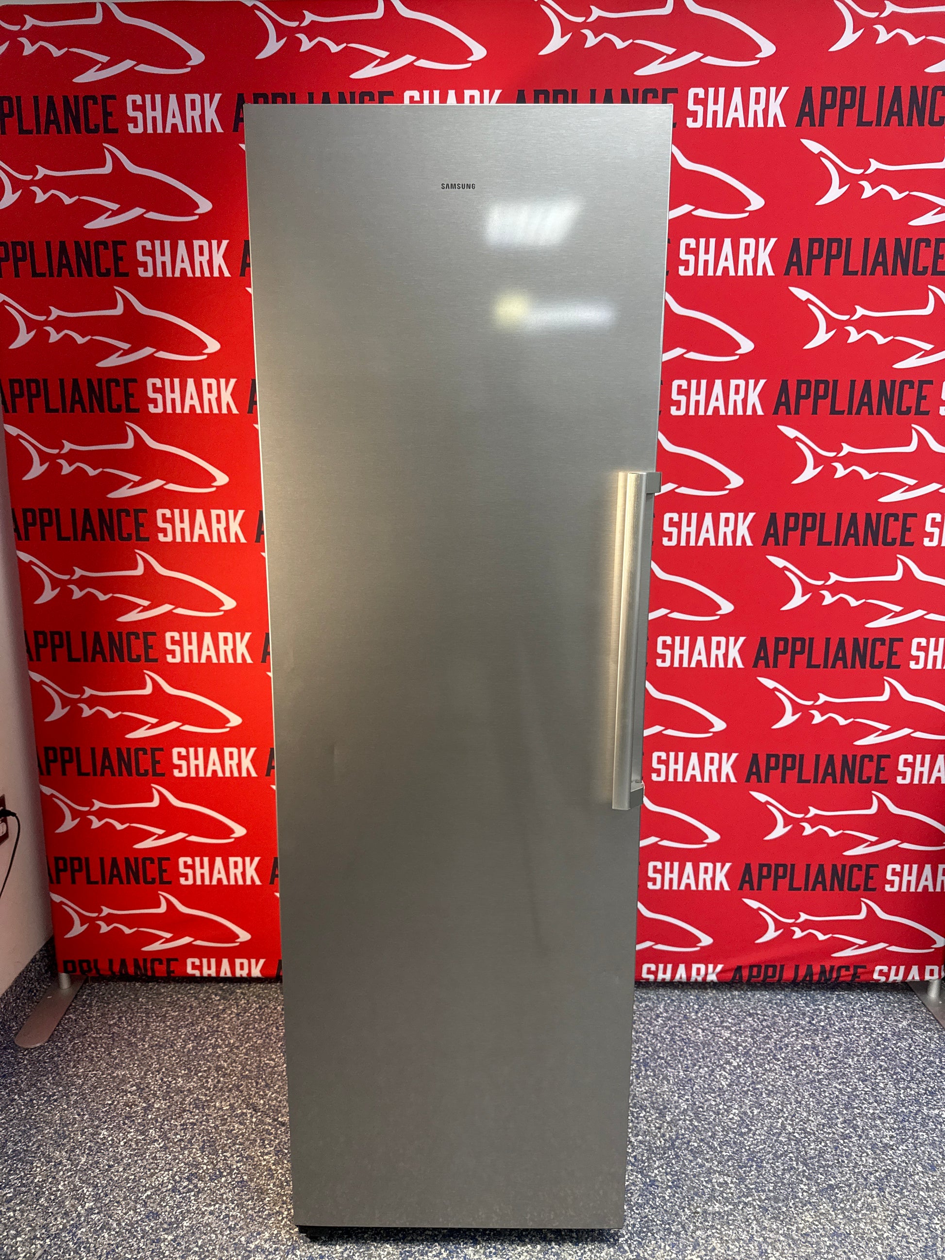 Discount SAMSUNG upright freezer at Appliance Shark. Overland Park, KS’s premier scratch-dent appliance store.