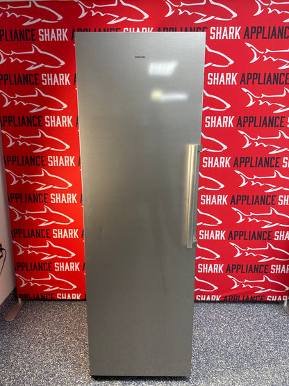 Discount SAMSUNG upright freezer at Appliance Shark. Overland Park, KS’s premier scratch-dent appliance store.