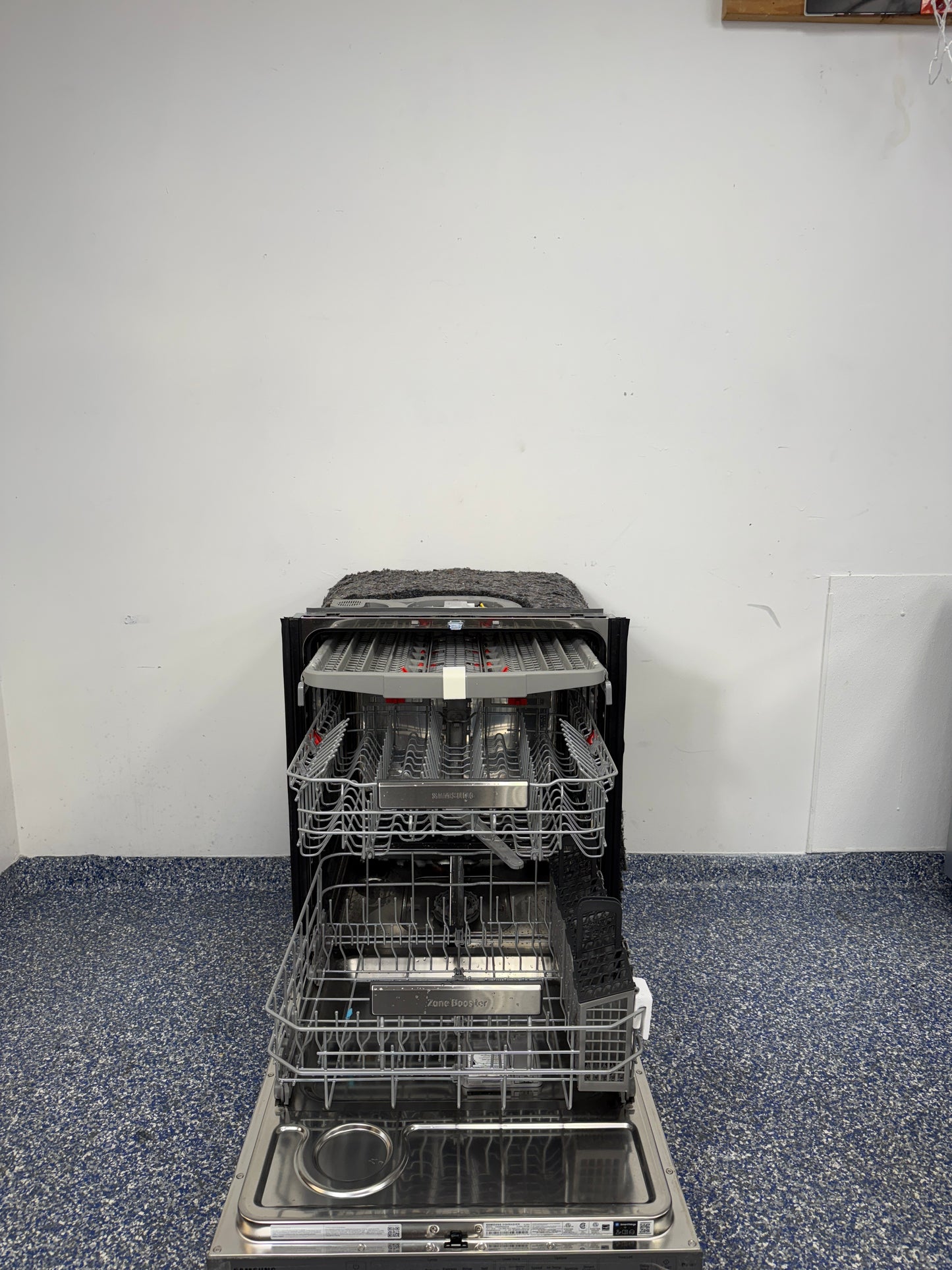 DW80R9950US | 24 In. SAMSUNG Smart Built-In Dishwasher with Glide Rail System, 3rd Rack, 15 Place Settings, and Autorelease Door at Appliance Shark Scratch and Dent Store in Overland Park, Kansas