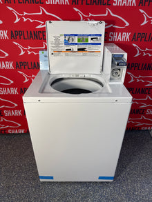Scratch-dent Whirlpool commercial top load washer at Appliance Shark. Kansas City's best scratch-dent appliance store.