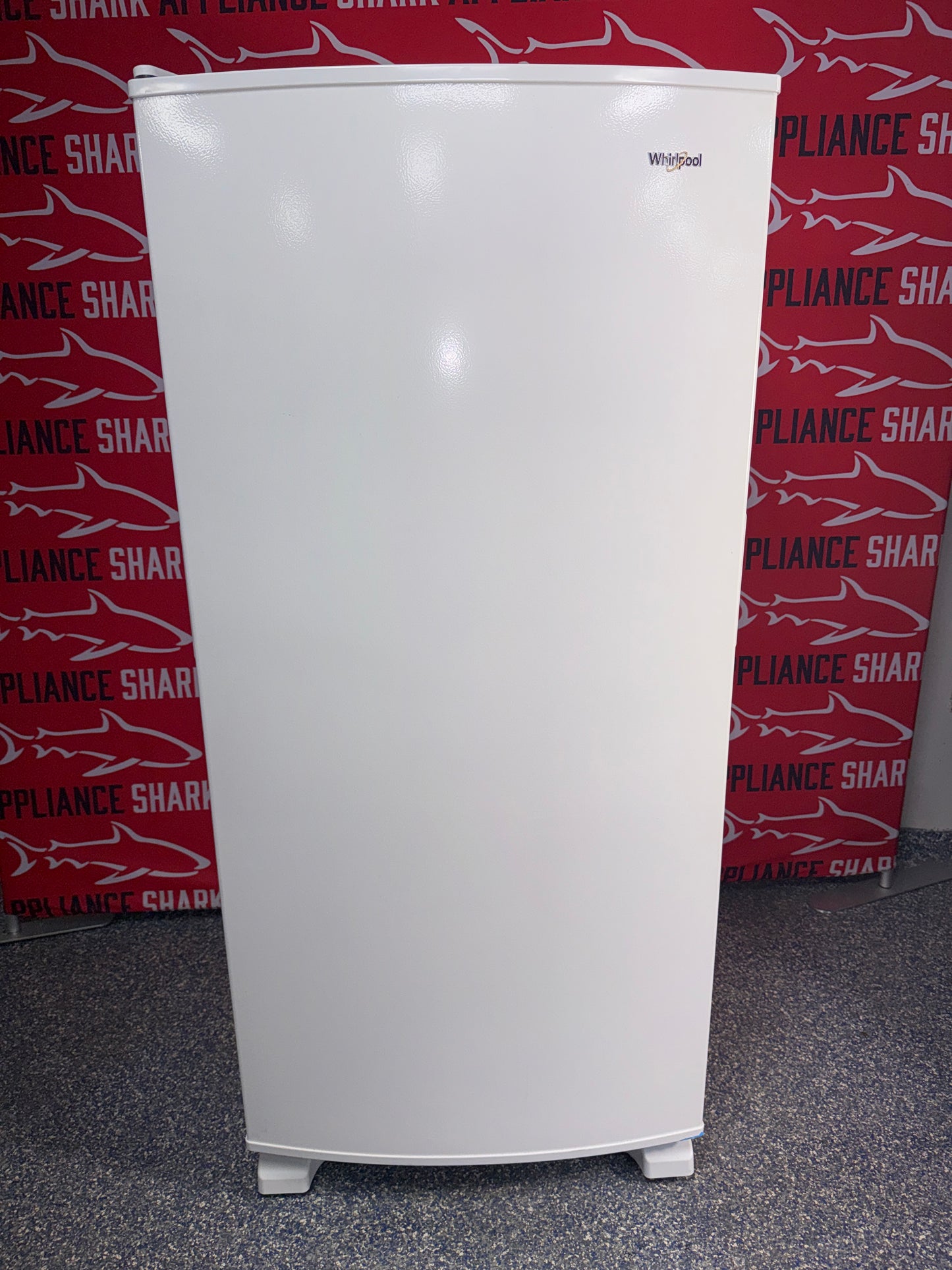 Discount Whirlpool upright freezer at Appliance Shark. Overland Park, KS's premier scratch-dent appliance store.