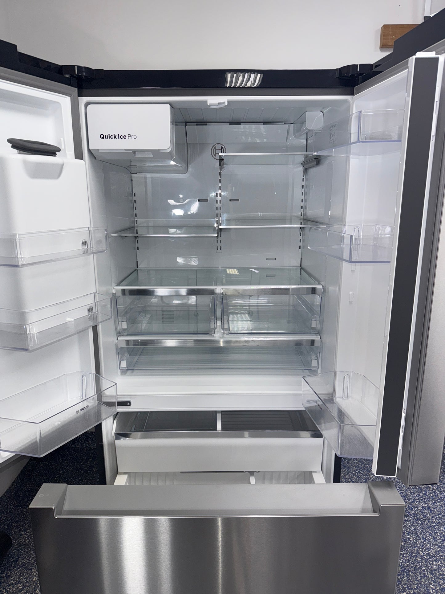 Interior view showing the VitaFreshPro® drawers and MultiAirFlow™ system of the BOSCH B36FD31ENS in Kansas City homes.