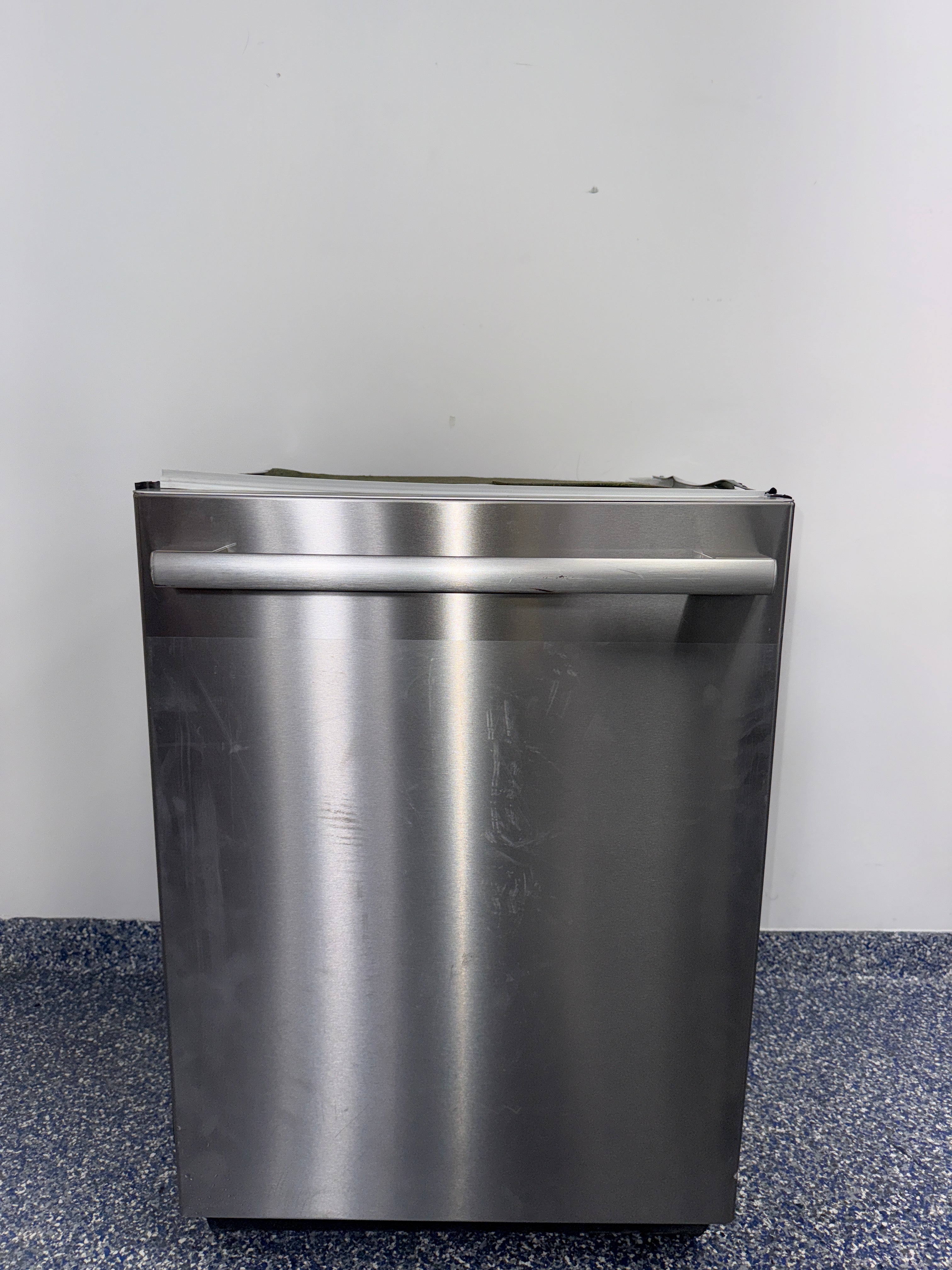 Front view of the BOSCH SHX78CC5UC dishwasher, highlighting its exclusive CrystalDry technology and a great deal in Kansas.
