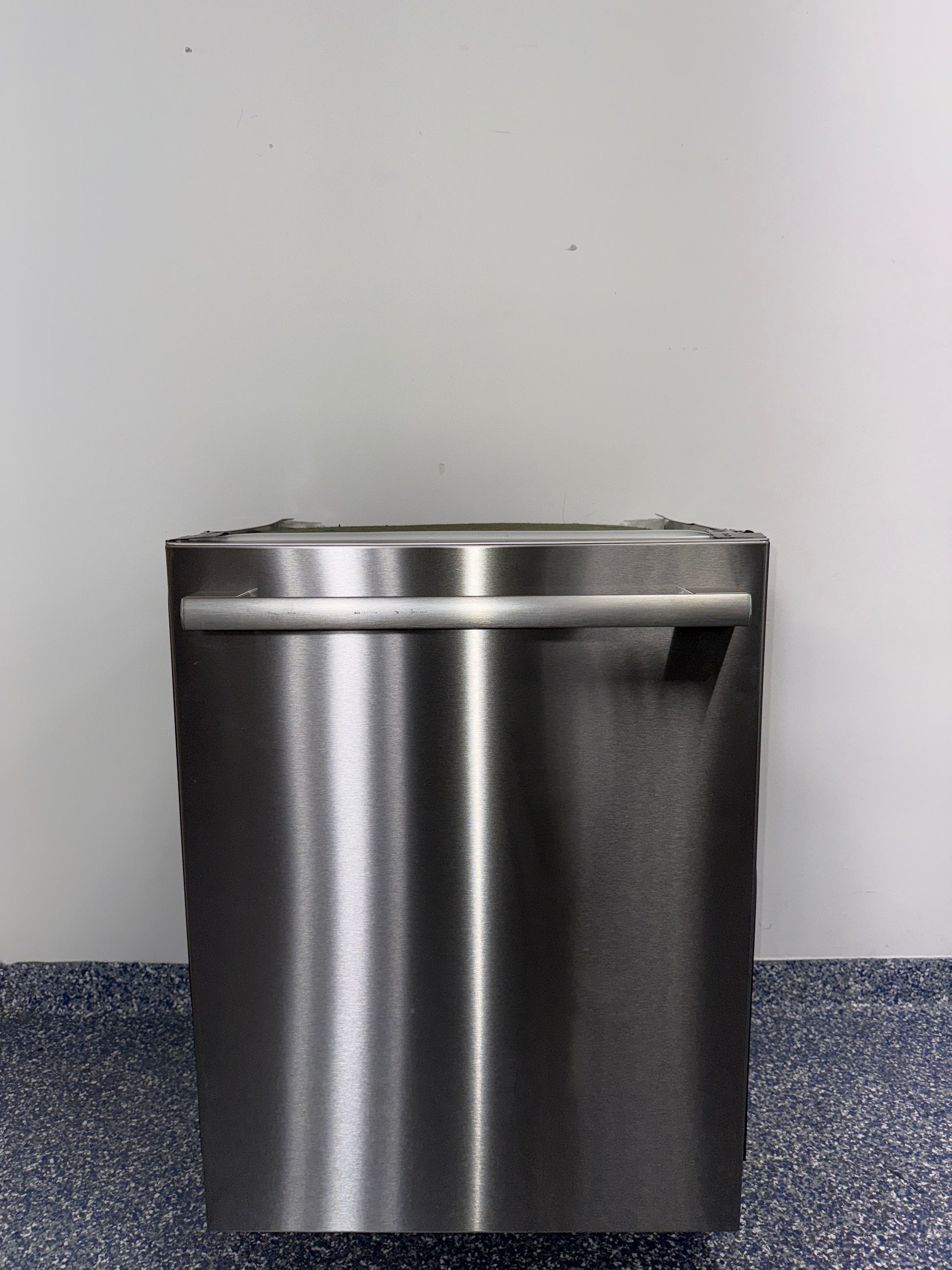 Front view of the BOSCH SHX78CC5UC dishwasher, highlighting its exclusive CrystalDry technology and a great deal in Kansas.