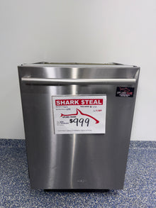 BOSCH SHX78CC5UC 800 Series stainless steel dishwasher scratch and dent special at Appliance Shark in Overland Park.
